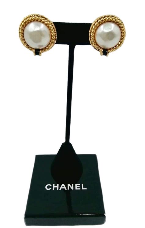 chanel orecchini perla nera